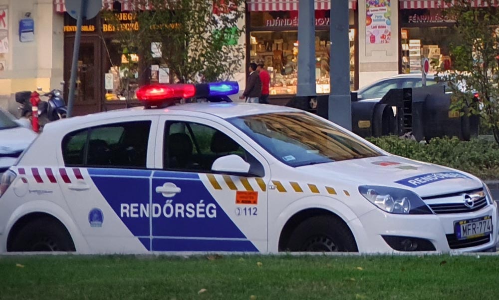 Autós üldözés Budapesten a nagykörúti villamossíneken, tolvajt hajszoltak a rendőrök