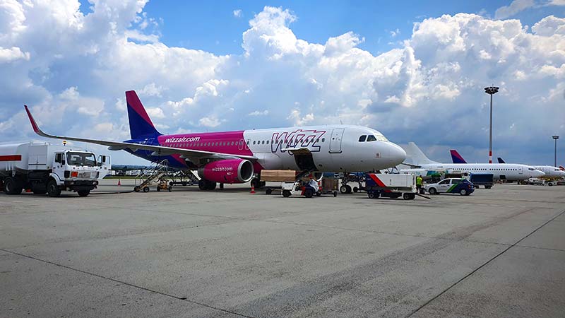 Készültség Ferihegyen, egy utas okozott komoly galibát az egyik Wizz Air-járaton