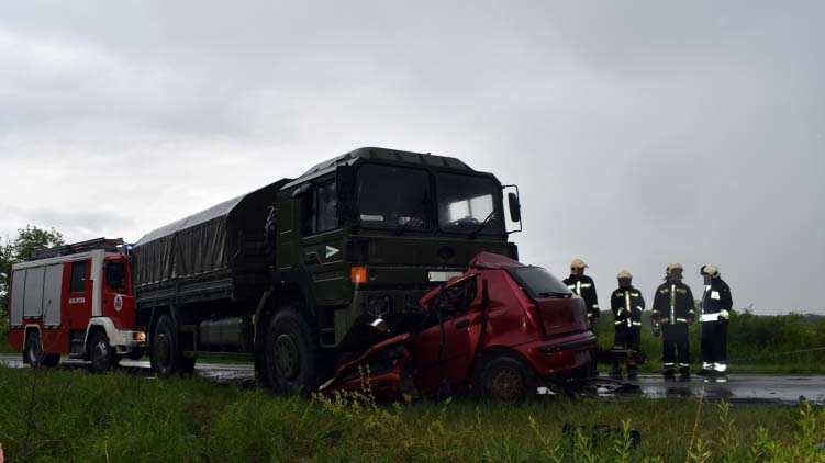 Egy szerelmespár rohant a katonai teherautóba, mindketten meghaltak