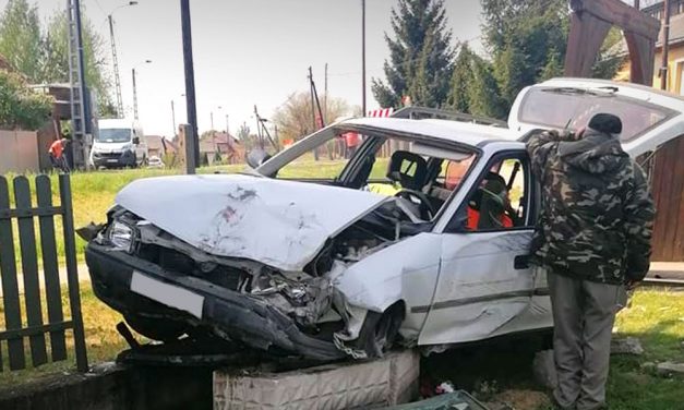 Nekiment az urnafalnak a részeg autós, kiszórodtak a hamvak