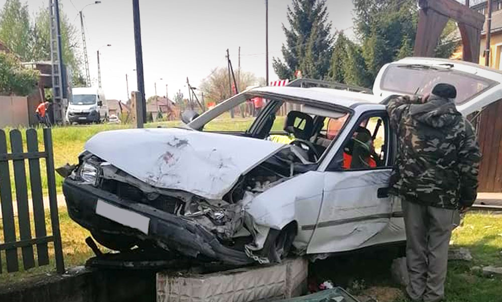 Nekiment az urnafalnak a részeg autós, kiszórodtak a hamvak