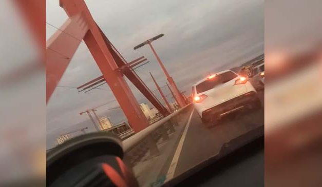Büntetőfékezett, ezzel balesetet okozott a hídon