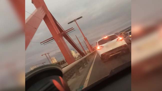 Büntetőfékezett, ezzel balesetet okozott a hídon