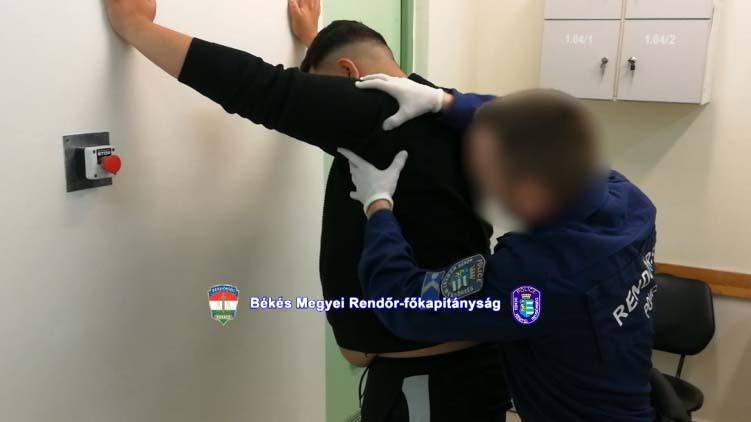 Interneten árulták termékeiket, az előleg átutalása után viszont nem küldtek semmit a vevőiknek