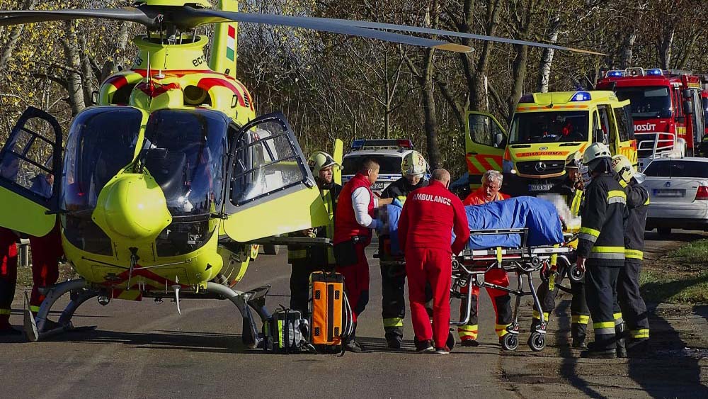 Vontató gázolt el egy gyereket – a sérült válságos állapotban van
