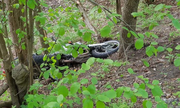 Szakadékba zuhant egy motoros, egy 21 férfi az áldozat