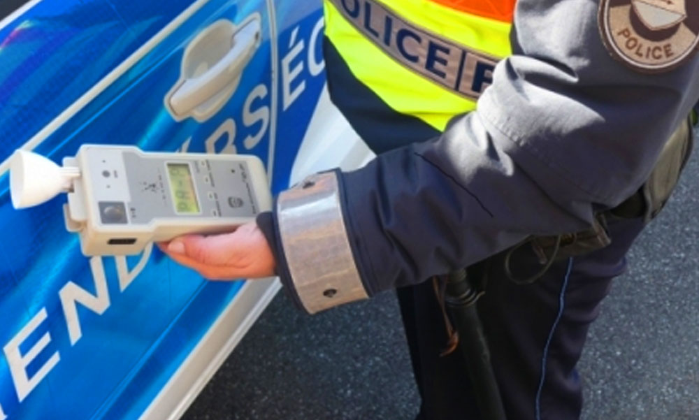 Részegen, jogosítvány nélkül vezetett egy 32 éves nő, lekapcsolták a rendőrök