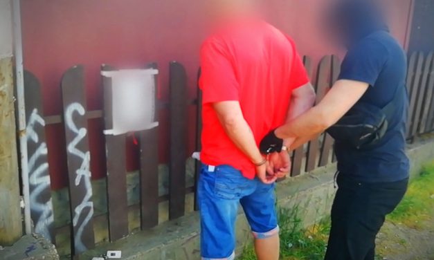 Tanárának mondta el a 8 éves kisfiú, hogy mit csinált vele a pótnagypapa