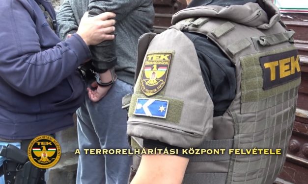 Kétszer is betört egy házba a símaszkos, parókás férfi, 16 évet is kaphat