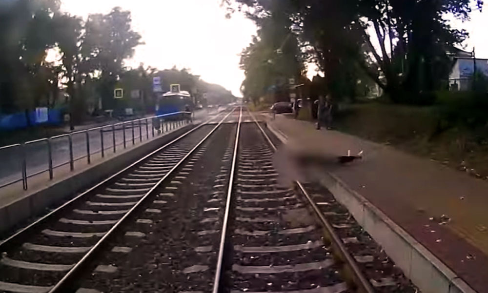 Tragédia! Idős férfi lépett a villamos elé, sokkot kapott a szerelvényt vezető hölgy