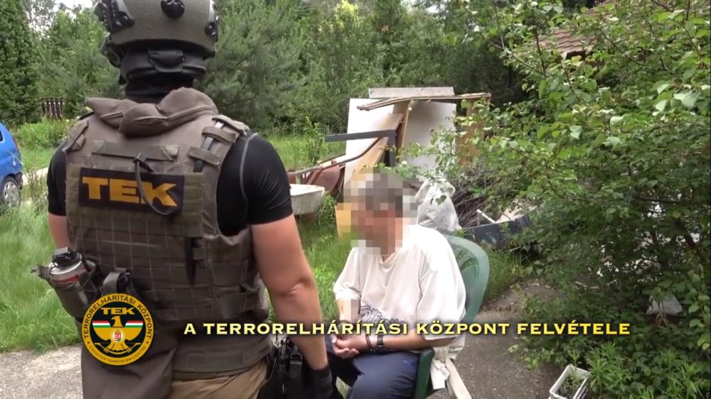 Lecsapott a TEK a drogkereskedőkre, 5 kiló heroint találtak a hátsó kertben elásva