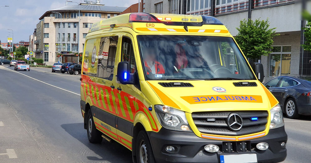 Őrjöngve támadt a kórházi ápolókra a tökrészeg kamaszlány