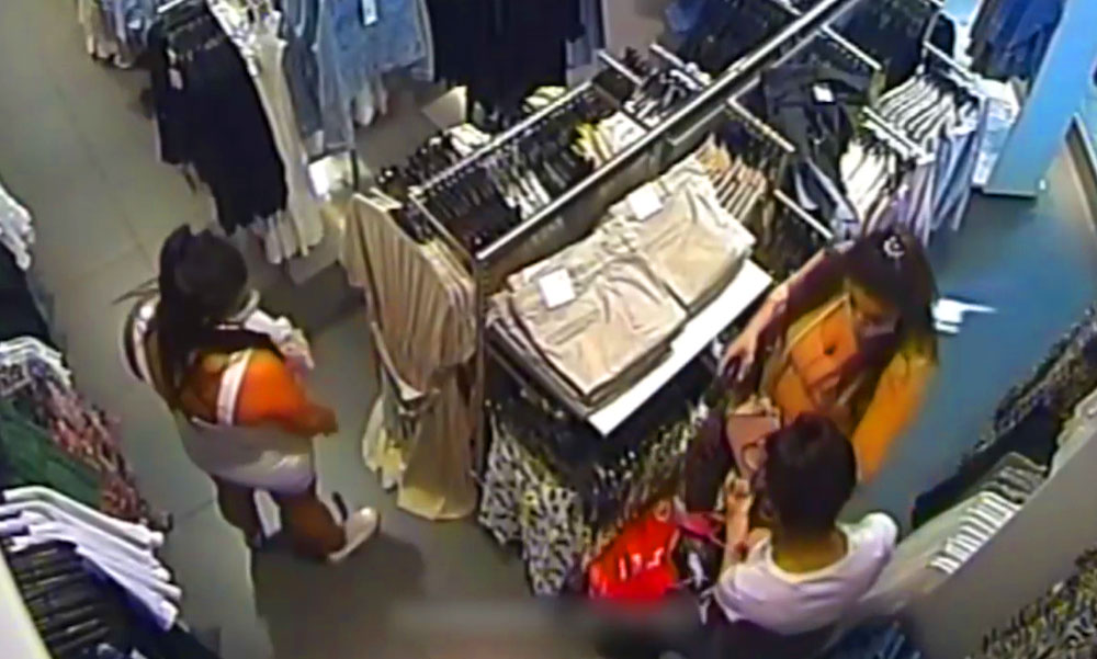 Shoppingolás helyett loptak a plázában, ami megtetszett nekik, lenyúlták, most keresik őket