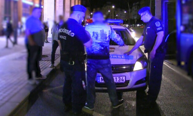 Tömegverekedés a pesti belvárosban, megszállták a rendőrök a környéket, két embert kórházba vittek