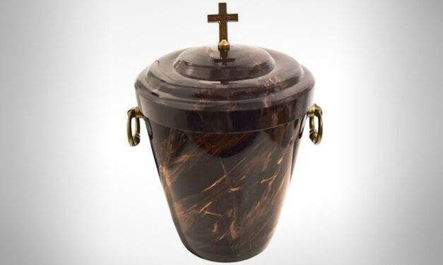 Emberi hamvaikat találták az önkormányzat páncélszekrényében