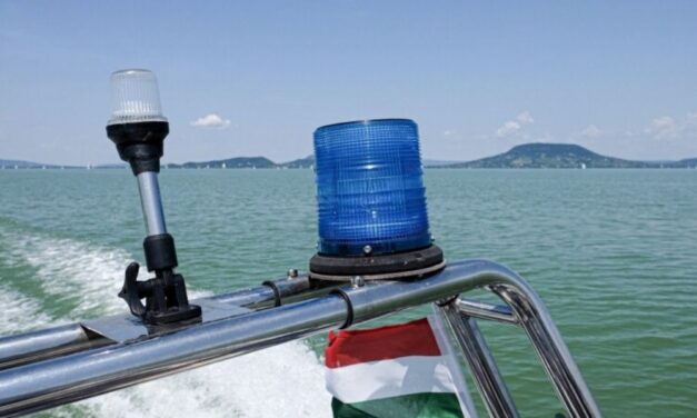 Részegen úszott be a Balatonba egy 43 éves férfi, majdnem tragédia lett belőle