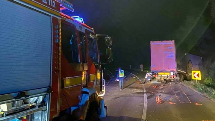 Kamionnal ütközött, meghalt a 19 éves sofőr