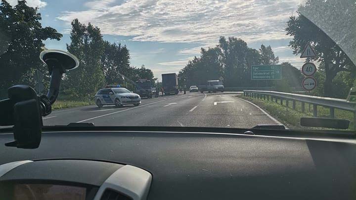 Életveszélyben a balesetet szenvedett ikerpár egyik tagja, sügősen vérre van szüksége