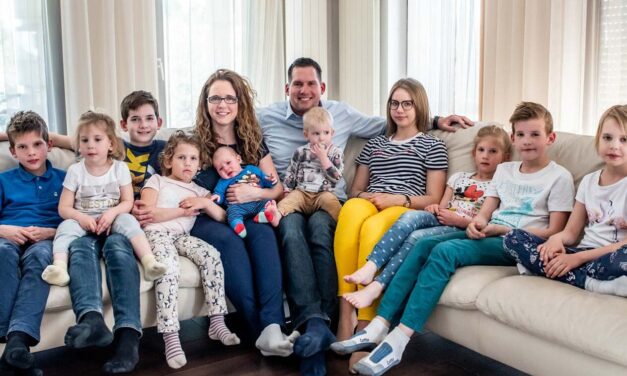 „Énekeltem Istenhez, és azért küzdöttem, hogy ne őrüljek meg” – kiszabadulhatott a börtönből a 11 gyermekes Joób Márton képviselő