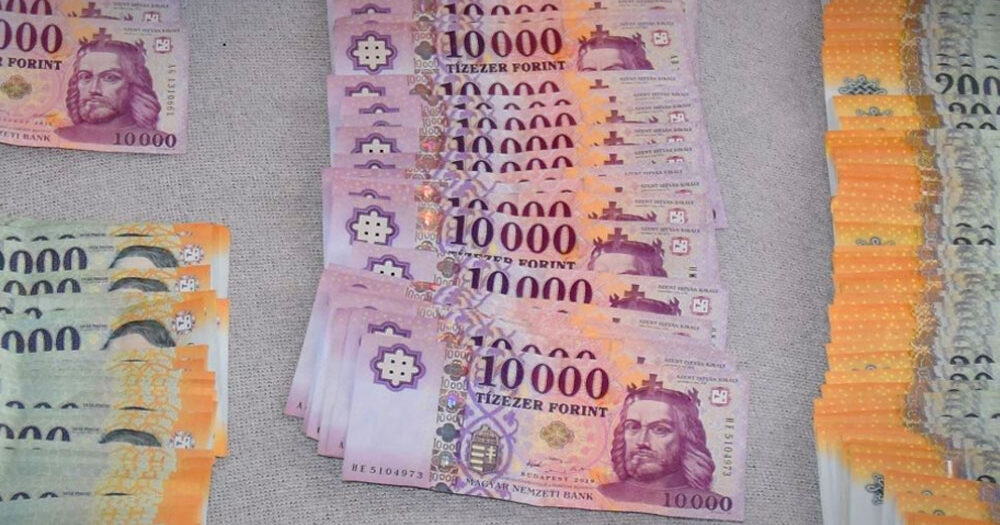 Tíz milliót lopott főnökétől egy nő Cegléden