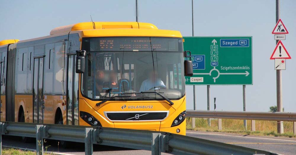 Rácsukta az ajtót egy gyerekre a buszsofőr, majd elhajtott – máshogy emlékeznek a történtekre az érintettek