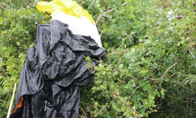 „Végtagcsontjai, csípőcsontja és nyakcsigolyája is eltört” – 4 ezer méterről zuhant le a tragikus sorsú ejtőernyősnő