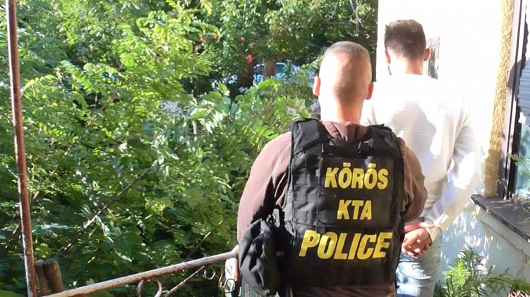 Élettársának közvetített partnereket a férfi: édesanyja is segített az üzlet lebonyolításában
