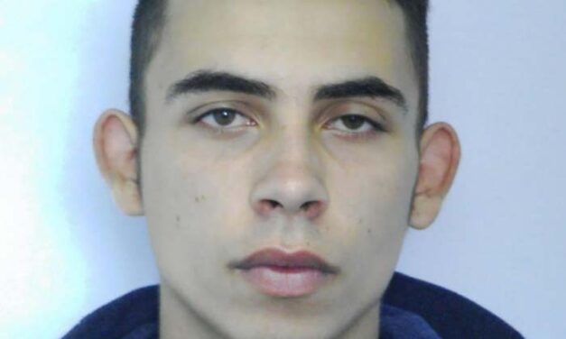 Segítsen megtalálni a tolvajt, aki hátulról támadott rá egy nőre, majd kirabolta