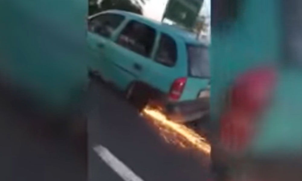 Szikrázott az Opel az úton, mert kerék nélkül autóztak vele