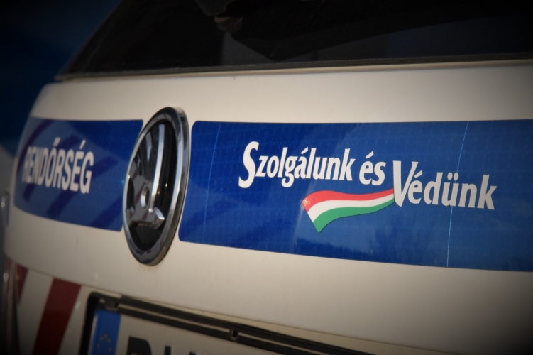 Jelzőtáblákat is kidöntött az ittas sofőr, akit két órán belül kétszer fogtak el a rendőrök