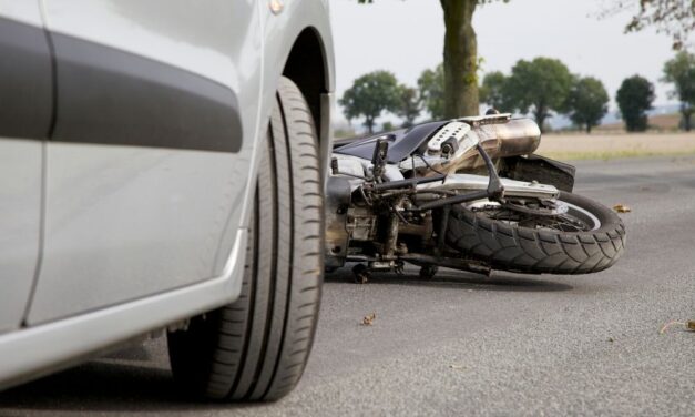 Ütközés a 8. kerületben, egy motoros a helyszínen meghalt