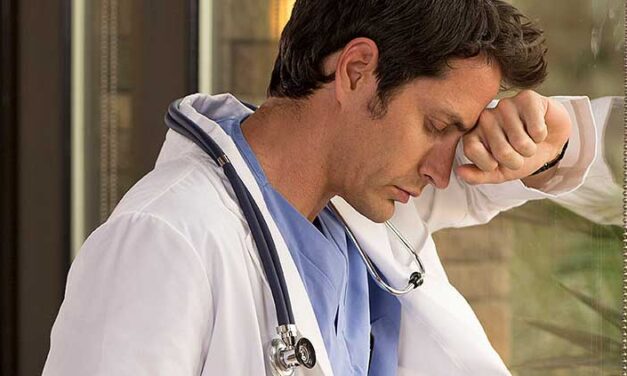 Ápoló és orvos ellen emeltek vádat egy idős férfi halála miatt Heves megyében