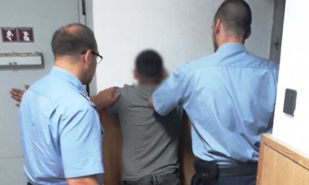 12 éves fiú rabolt ki egy 15 évest Debrecenben, egy óra múlva már bilincsben volt a tolvaj