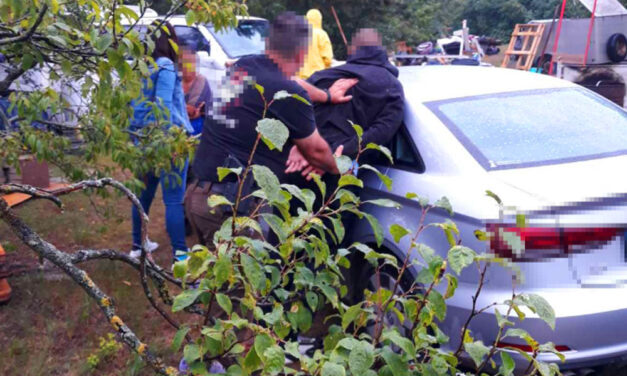 Rajtaütés: Meglepték a drogdílerteket a kommandósok, Audihoz nyomták a rosszfiúk fejét a rendőrök