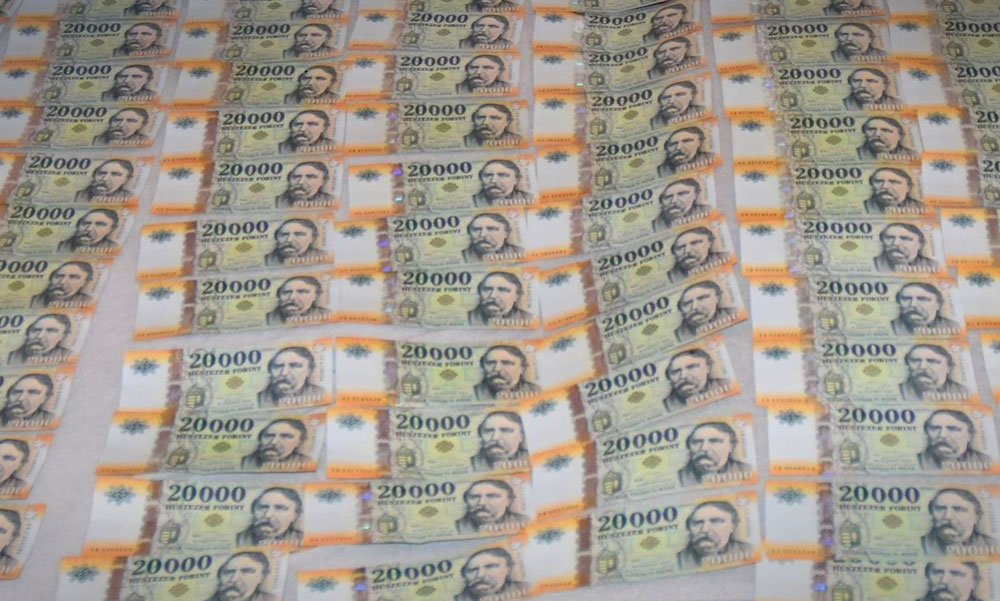 Az átverés művésze a csengeri örökösnő, aki a bűnügyi felügyelete alatt is 8 millió forintot kicsalt másoktól