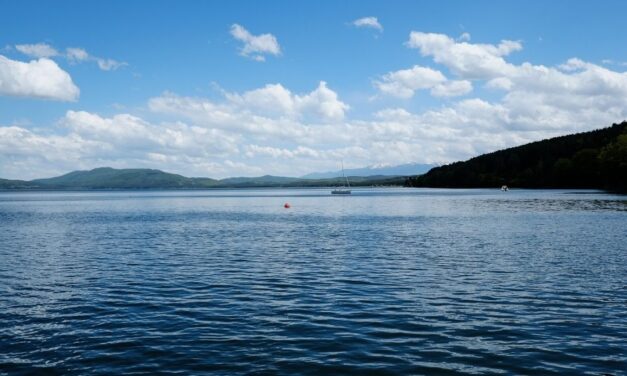 Szolgálaton kívüli rendőr mentett életet – a Tisza majdnem elsodorta a férfit