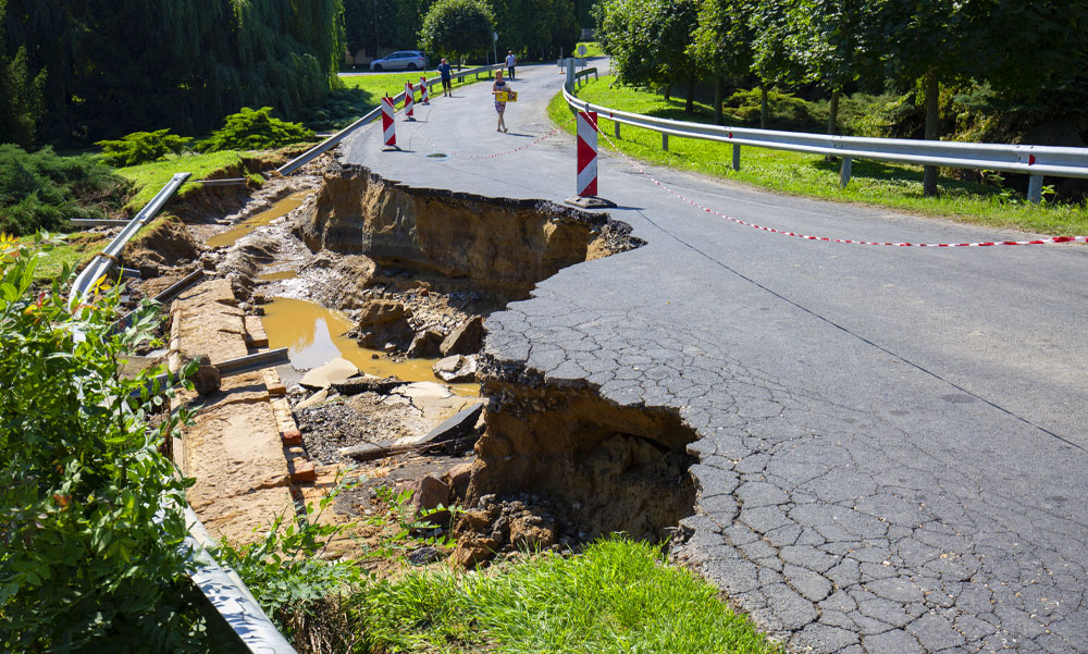 Ilyent még nem láttál! Beszakadt utak, levegőben lógó sínek, átszakadt gátak Somogyban és Zalában