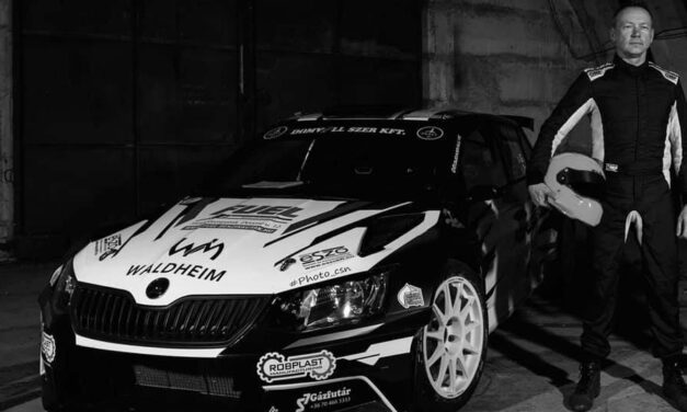 „Búcsúzom Tőled. Sajnálom, nagyon sajnálom.” – összeomlott a ralipilóta, miután szörnyethalt mellette navigátora a Miskolc Rally-n