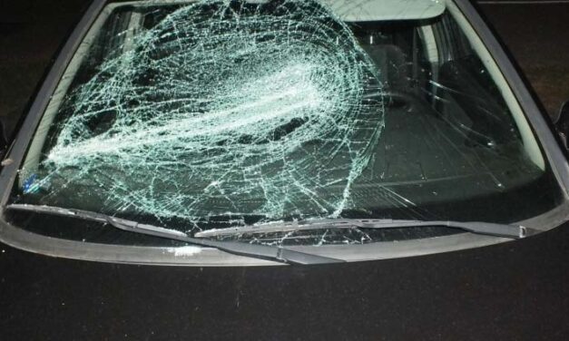 Nem volt elégedett a tankolással, ezért szétverte ismerőse autóját