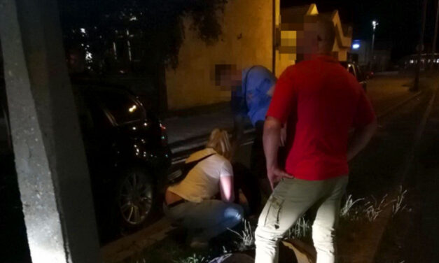 Melltartójába rejtette a férjétől kapott kábítószert az asszony