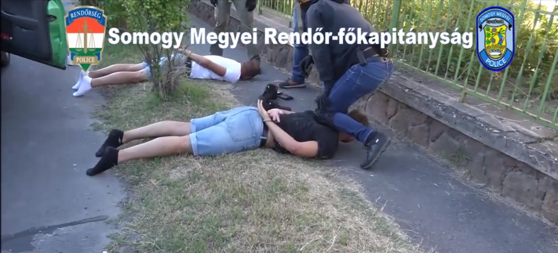 Lecsapott a rendőrség a somogyi kábítószer-kereskedő bandára – videó