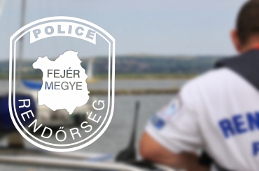 Egy kenujával vízbe borult férfit mentettek ki a rendőrök a Velencei-tóból