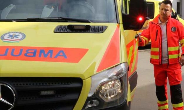 Bepiált, a mentősökre támadt, majd megöléssel fenyegette a kórház biztonsági őrét ez a férfi