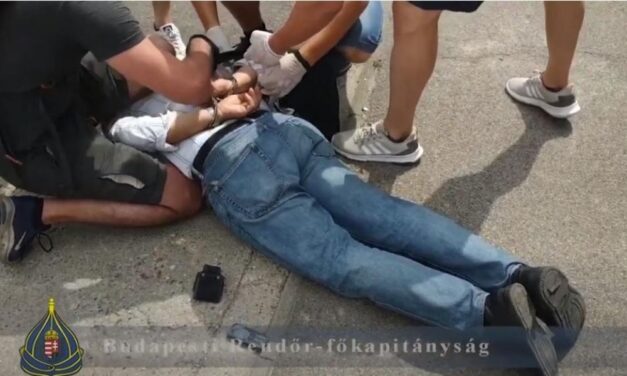 Rekordösszeget, 20 millió forintot csaltak ki egy idős asszonytól – így ütöttek rajta az elkövetőn a budapesti rendőrök