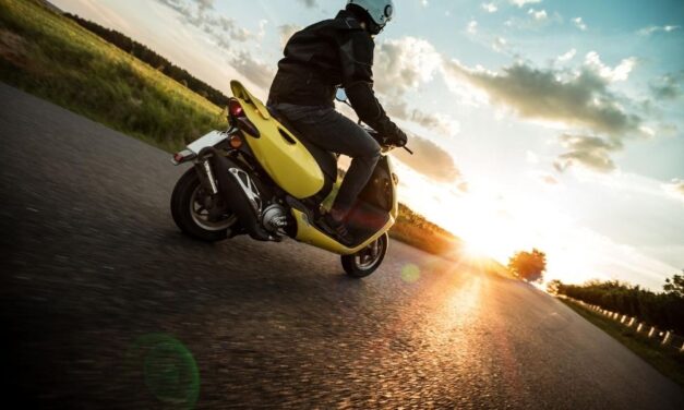 Odaadta robogóját ittas barátjának a fiatal, a rendőrök mindkettejüket elfogták