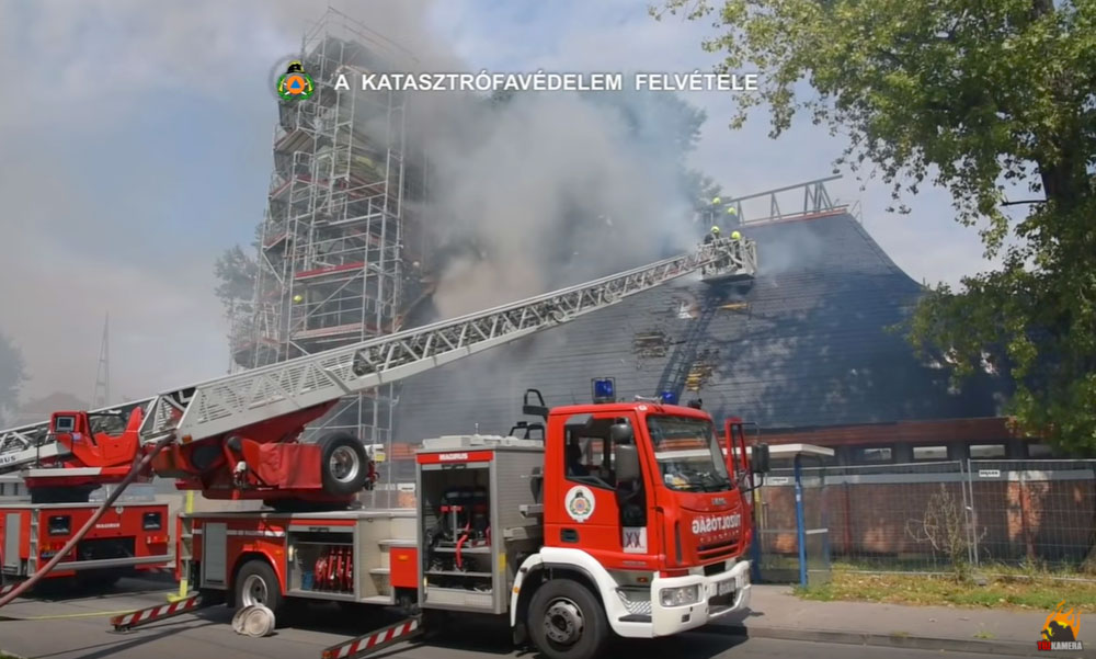 Óriási lángokkal égett egy templom Pesterzsébeten