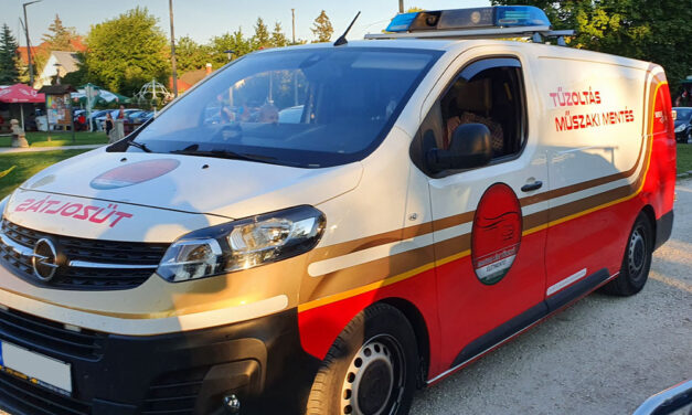 „Az eredmény végül egy kisteherautónyi ajándék lett” – összefogással segítenek az értényi háztűz gyászolóinak