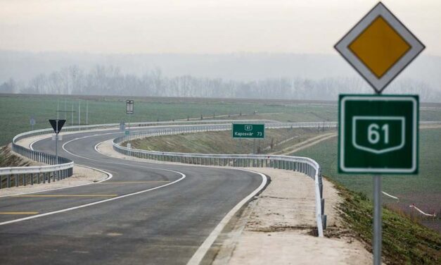 Nehéz sorsú, intézetből szökött lányokat fogadtak be, majd kiküldték őket a főútra pénzt keresni