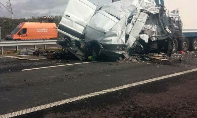 Brutális baleset: 5 kamion ütközött az autópályán