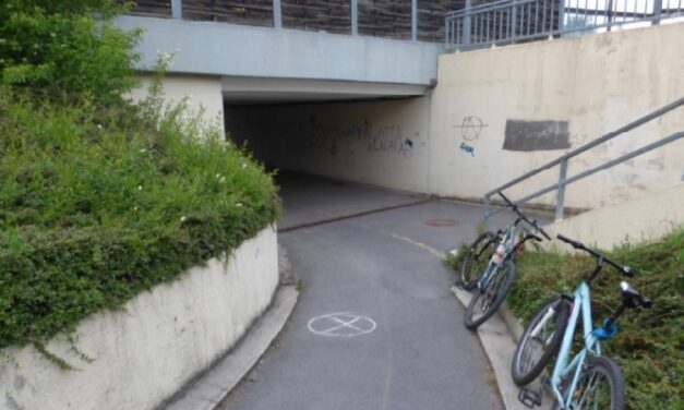 Frontálisan ütközött a biciklis a szembe jövő kerékpárossal